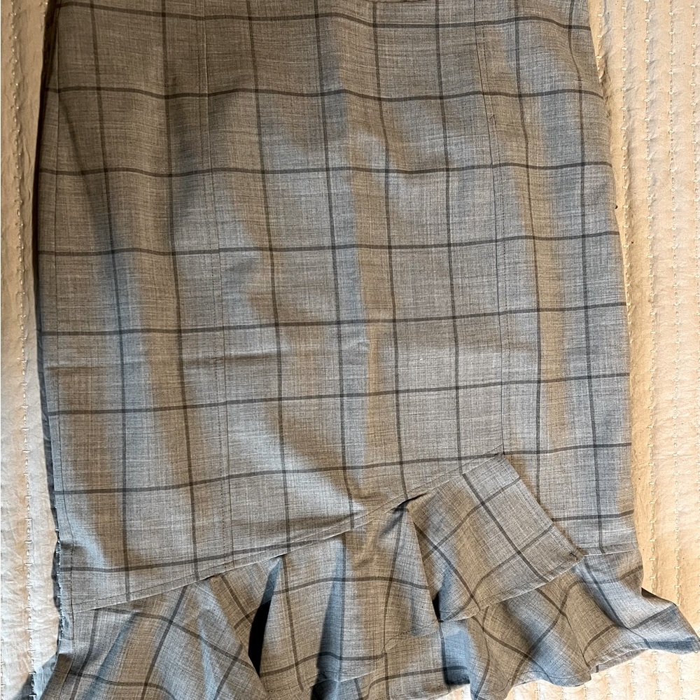 Banana Republic flirty ruffle skirt to add a little feminine look to any outfit!